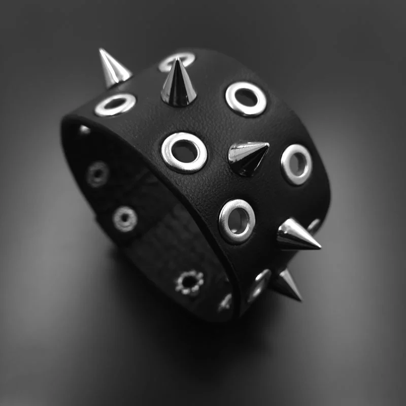 3 Sıra Spike Bileklik 105